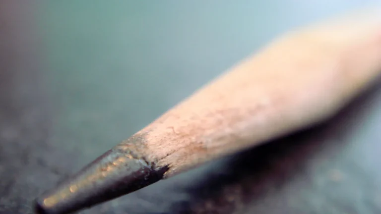 Close-up of a sharpened pencil point, the literal meaning of punta in Spanish to English: tip or point